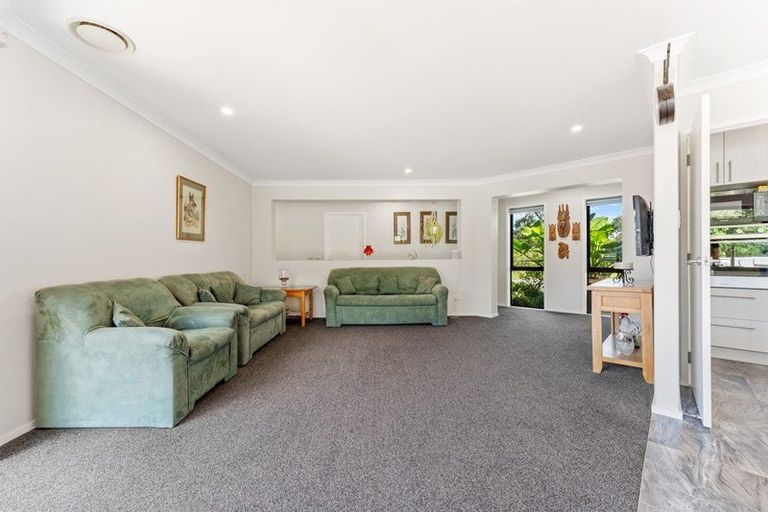 Photo of property in 13 Te Awa Place, Red Beach, 0932