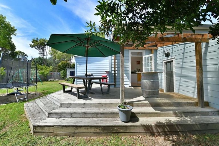 Photo of property in 114 Awaroa Road, Helensville, 0800