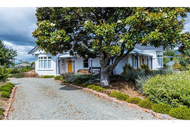 Photo of property in 43 Rhodes Street, Waimate, 7924