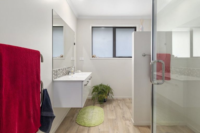 Photo of property in 33 Vista Close, Omokoroa, 3114