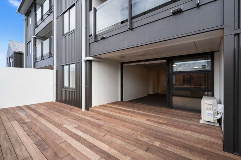 Photo of property in 1/4045f Great North Road, Glen Eden, Auckland, 0602