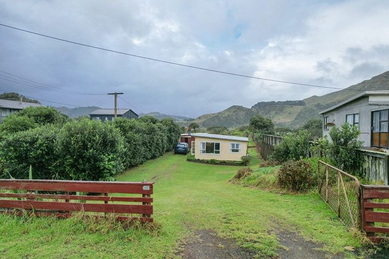 Photo of property in 23 Point Road, Mokau, 4376