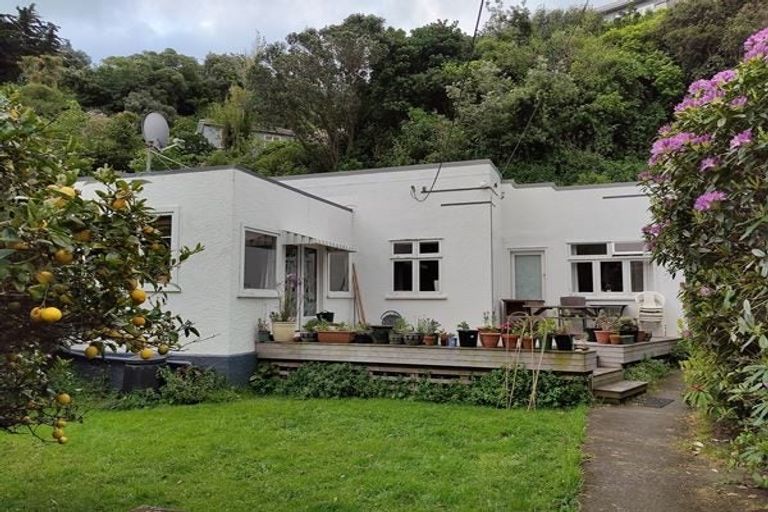 Photo of property in 35 Melrose Road, Island Bay, Wellington, 6023