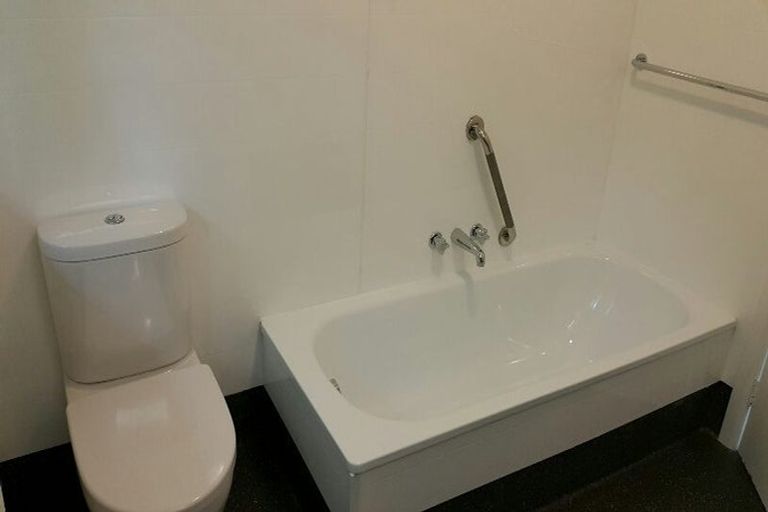 Photo of property in 64 Waimairi Road, Upper Riccarton, Christchurch, 8041