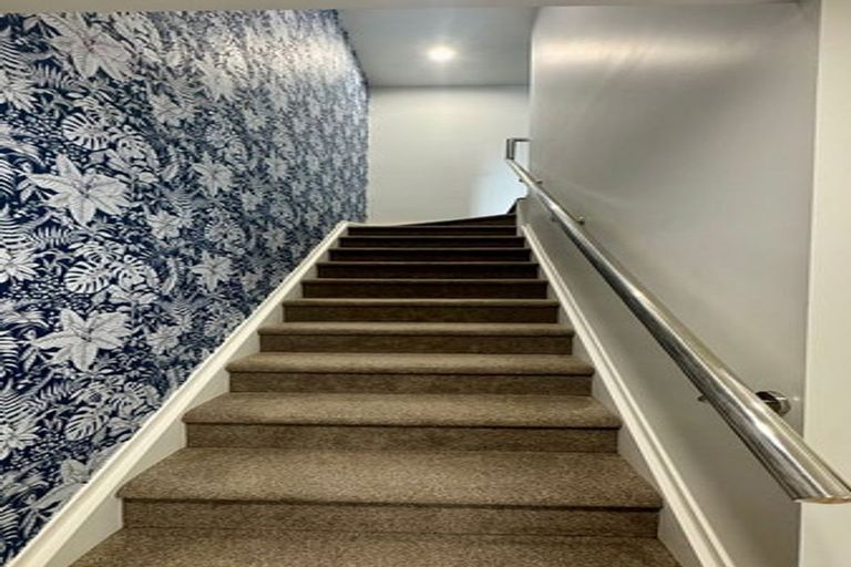 Photo of property in 7/25 Vodanovich Road, Te Atatu South, Auckland, 0610