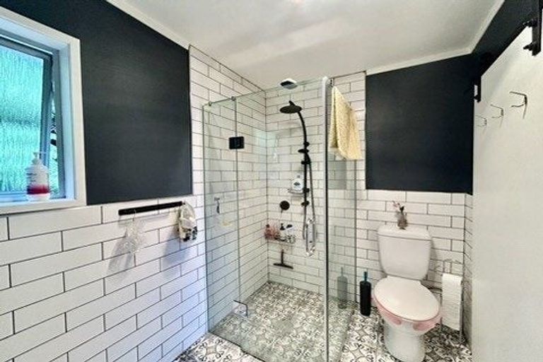 Photo of property in 22 Scotstoun Place, Glen Eden, Auckland, 0602