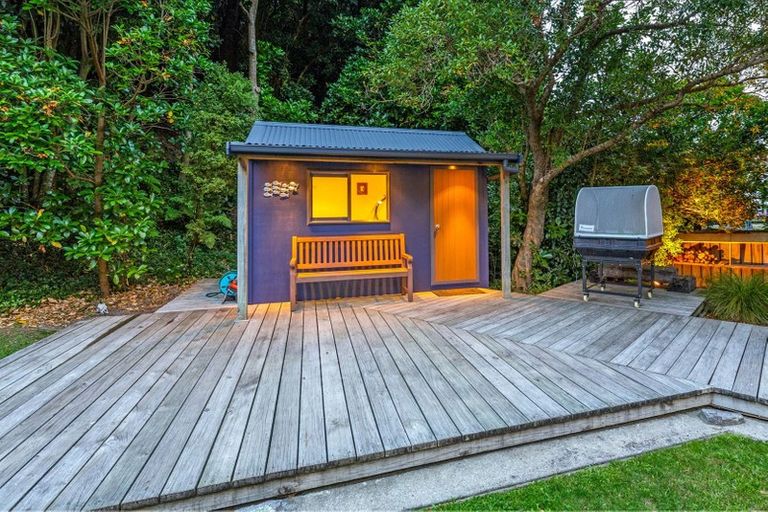 Photo of property in 86 Airlie Road, Plimmerton, Porirua, 5026