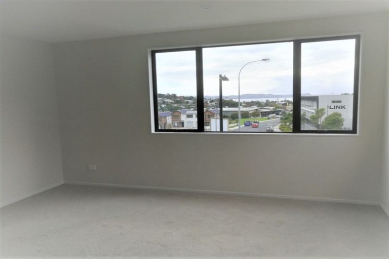 Photo of property in 72 Seafarer Crescent, Stanmore Bay, Whangaparaoa, 0932