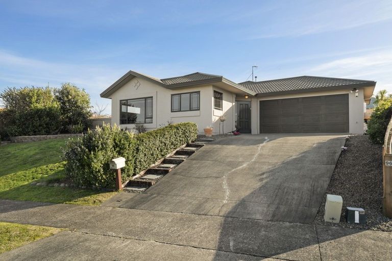 Photo of property in 98 Parnell Heights, Kelvin Grove, Palmerston North, 4414