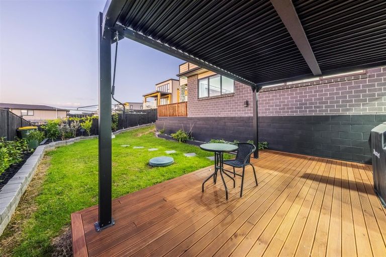 Photo of property in 54 Armstrong Farm Drive, East Tamaki Heights, Auckland, 2016