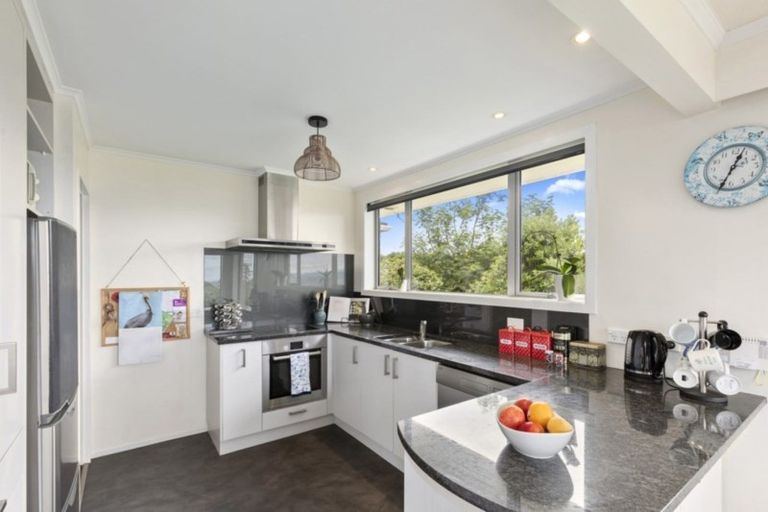 Photo of property in 30 Poto Road, Normandale, Lower Hutt, 5010