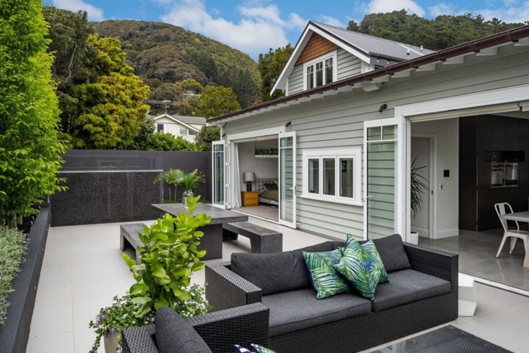 Photo of property in 15 Nikau Street, Eastbourne, Lower Hutt, 5013