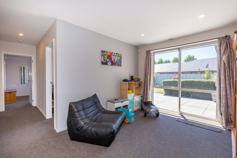 Photo of property in 21 Marlowe Place, Rolleston, 7614