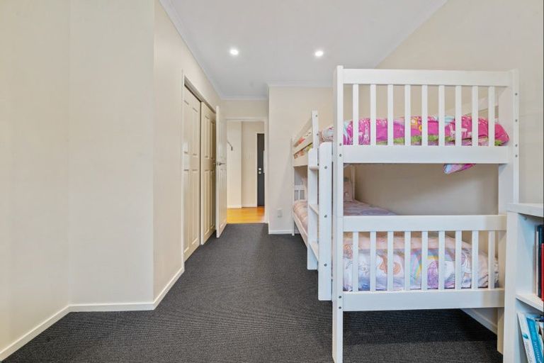 Photo of property in 9 Oawai Place, Marfell, New Plymouth, 4310