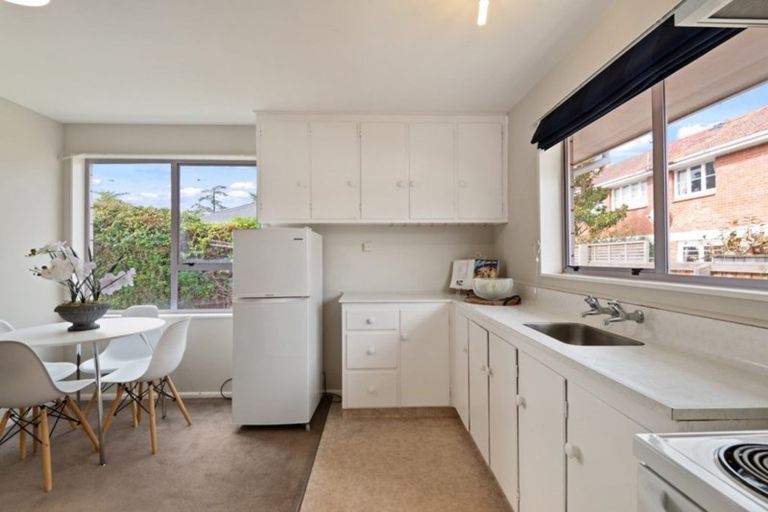 Photo of property in 2/4 Kotare Street, Fendalton, Christchurch, 8041