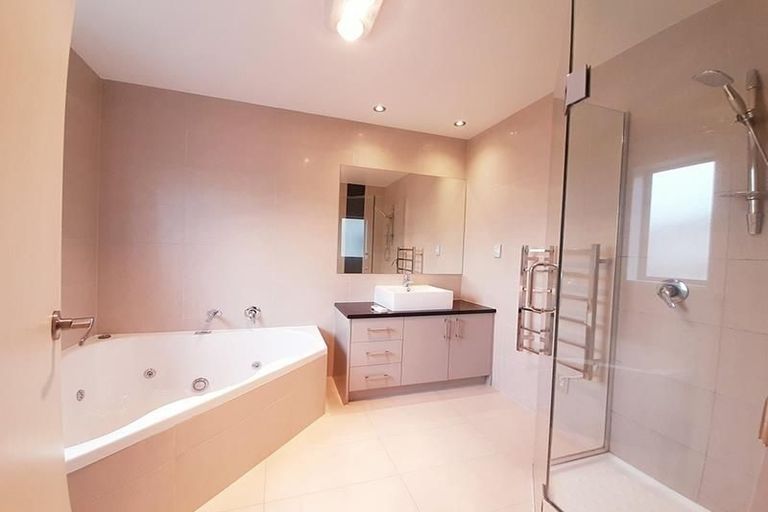 Photo of property in 25 Andy Crescent, Flat Bush, Auckland, 2016