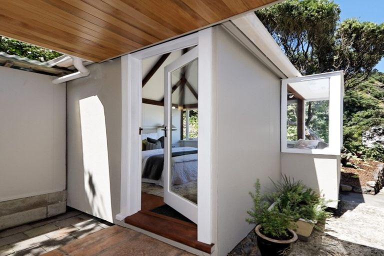 Photo of property in 35 Beach Valley Road, Piha, New Lynn, 0772