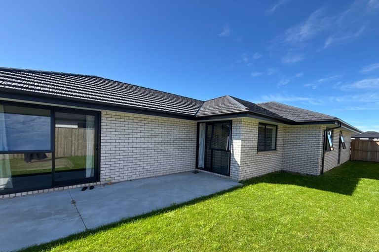 Photo of property in 35 Applegrove Crescent, Belfast, Christchurch, 8051