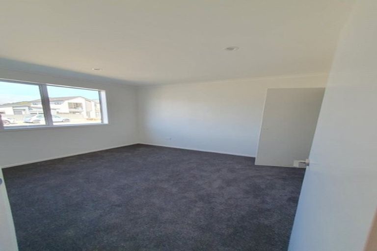 Photo of property in 34 Karearea Avenue, Kenepuru, Porirua, 5022