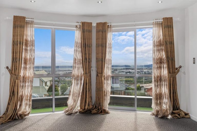 Photo of property in 54 Goodwood Drive, Goodwood Heights, Auckland, 2105