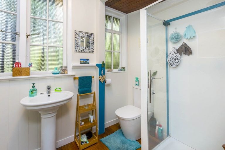 Photo of property in 43 Wyndham Road, Pinehaven, Upper Hutt, 5019