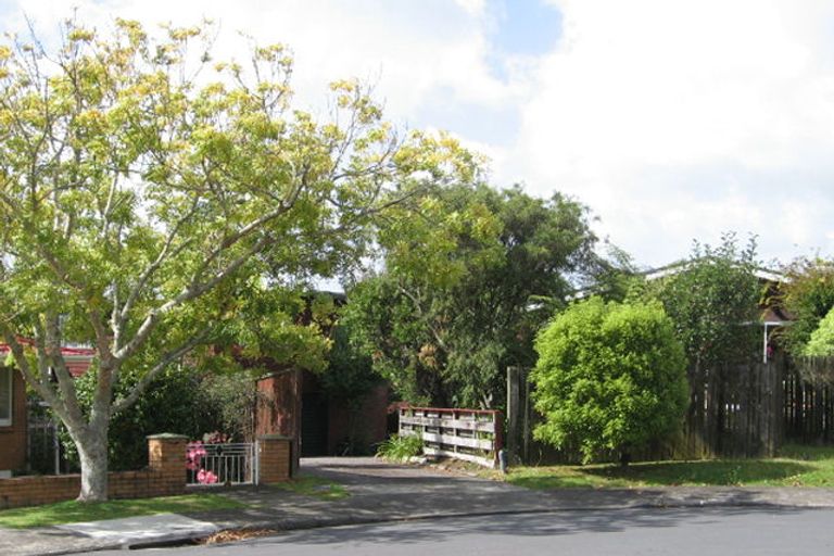 Photo of property in 2/67 Parr Terrace, Castor Bay, Auckland, 0620