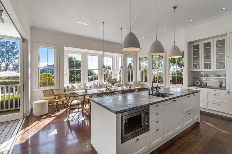 Photo of property in 77 Hinemoa Street, Birkenhead, Auckland, 0626