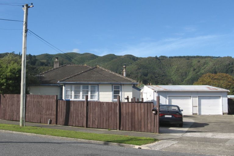 Photo of property in 22 Fleet Street, Naenae, Lower Hutt, 5011