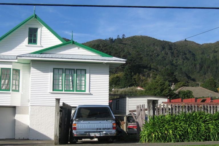 Photo of property in 389 Stokes Valley Road, Stokes Valley, Lower Hutt, 5019