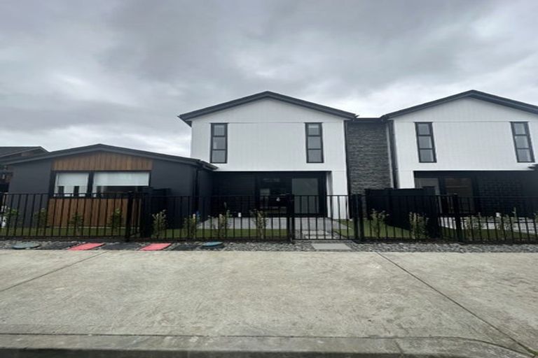 Photo of property in 6 Kumerahou Street, Kumeu, 0810