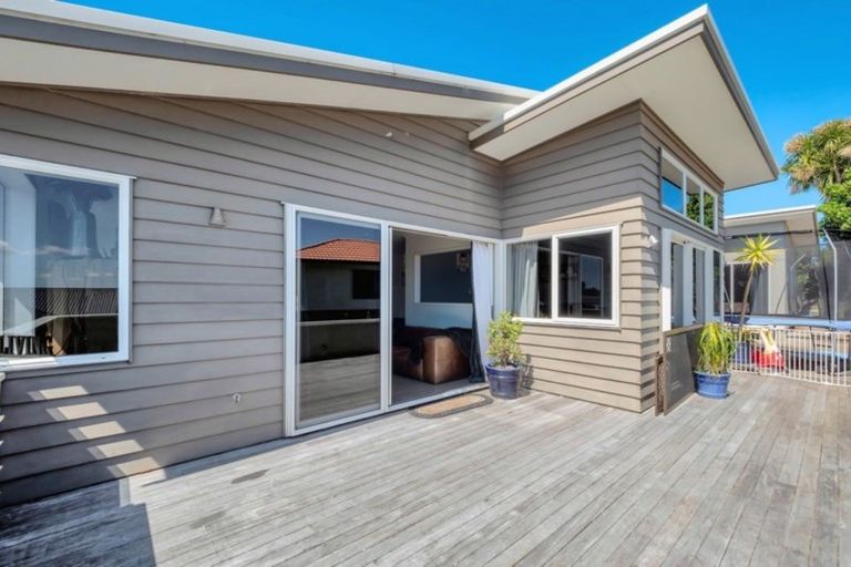 Photo of property in 37 Oteki Park Drive, Welcome Bay, Tauranga, 3112