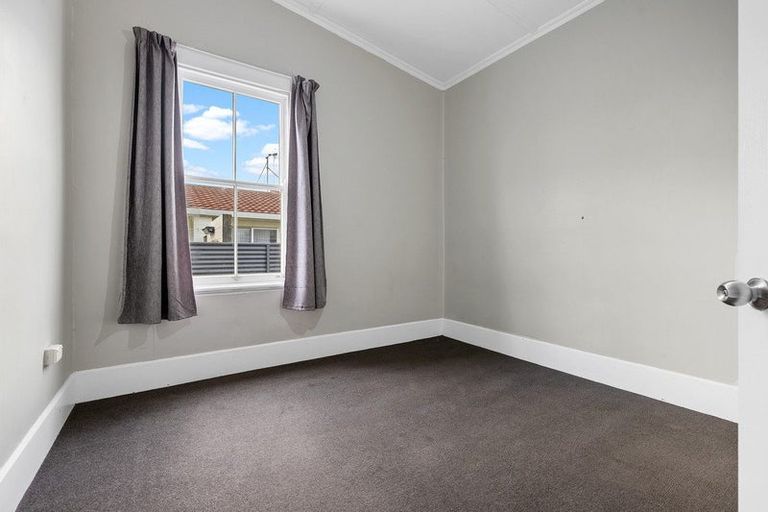 Photo of property in 35 West Street, West End, Palmerston North, 4412