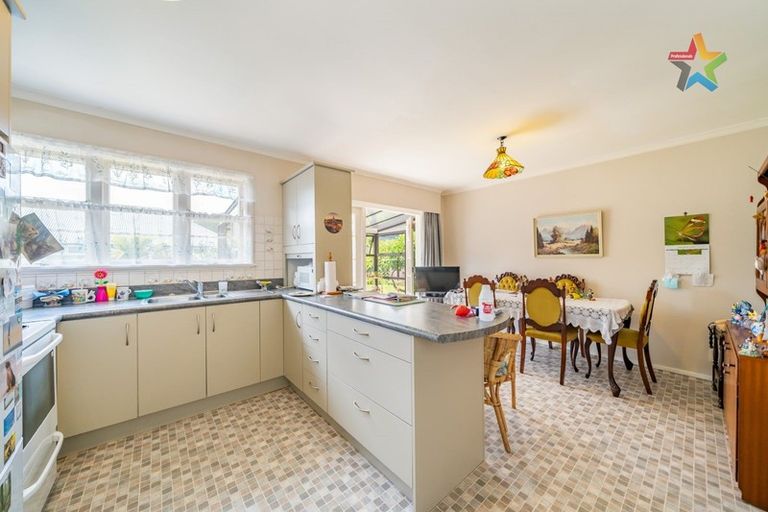 Photo of property in 1 Craig Grove, Elderslea, Upper Hutt, 5018