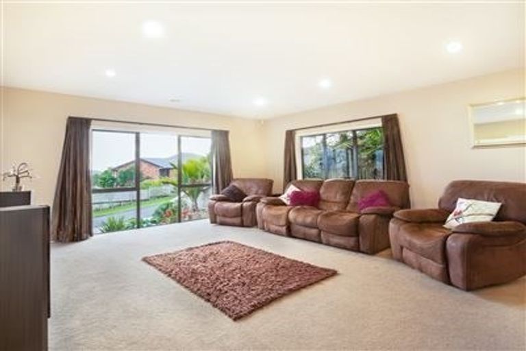 Photo of property in 2 Bovill Way, Tuakau, 2121