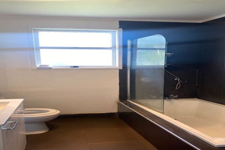 Photo of property in 115 View Road, Sunnyvale, Auckland, 0612