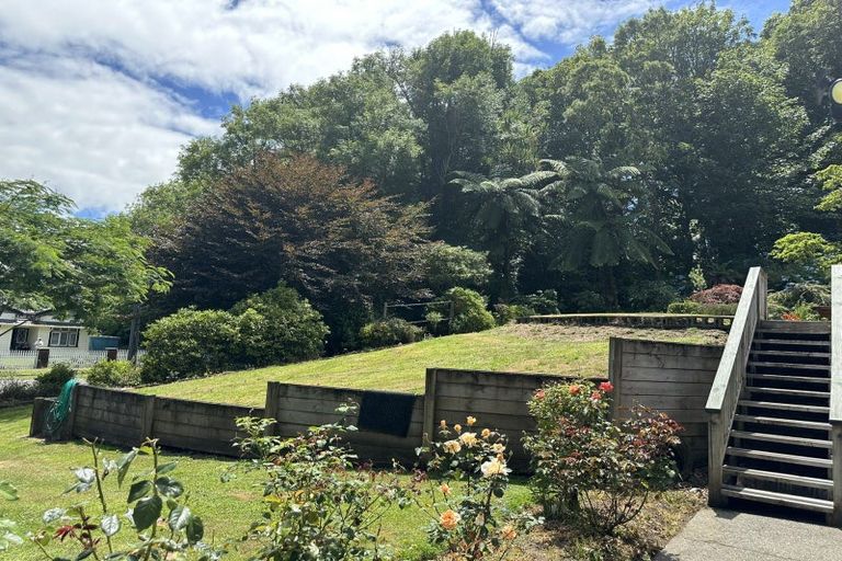 Photo of property in 8 Meuli Street, Eltham, 4322