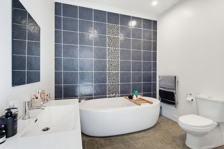 Photo of property in 334 Aokautere Drive, Aokautere, Palmerston North, 4471