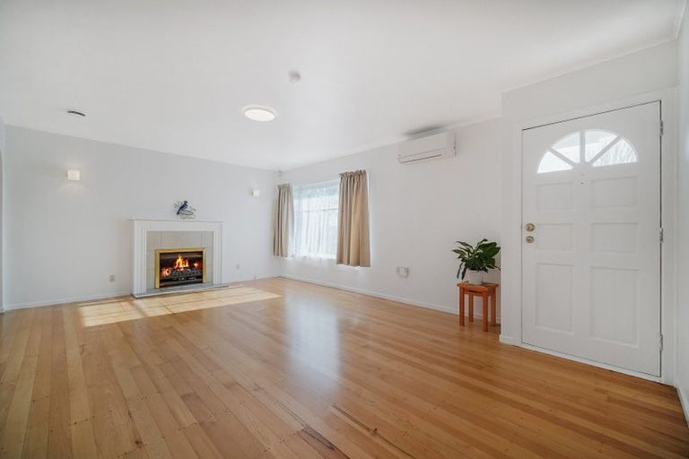 Photo of property in 32 Essex Street, Te Atatu South, Auckland, 0610