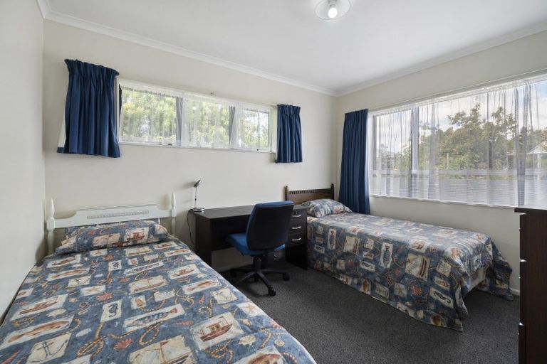 Photo of property in 8 Sunshine Place, Kelvin Grove, Palmerston North, 4414
