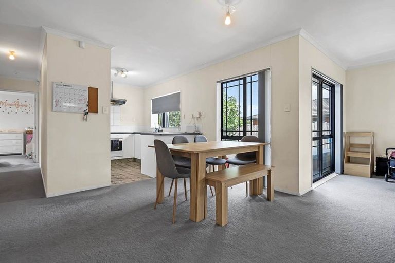 Photo of property in 11 Newbegin Place, Weymouth, Auckland, 2103