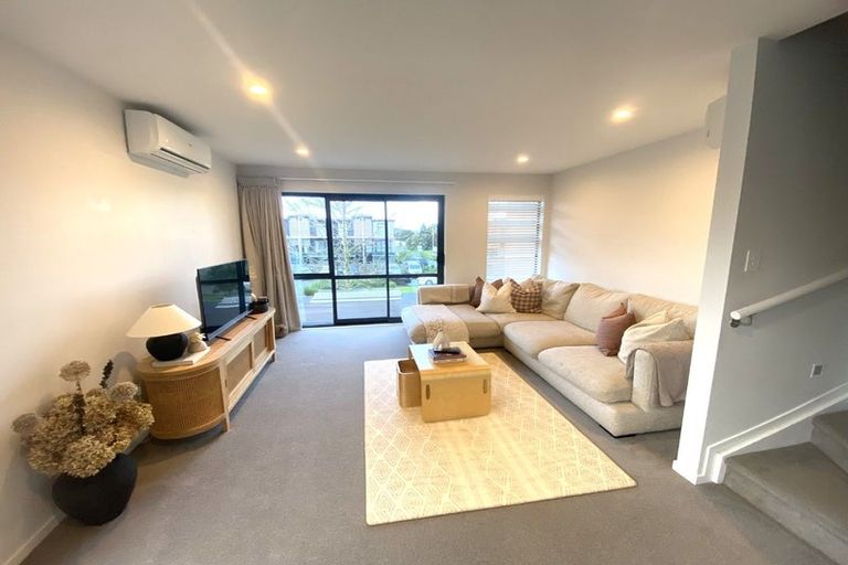 Photo of property in 2 Carder Court, Hobsonville, Auckland, 0618
