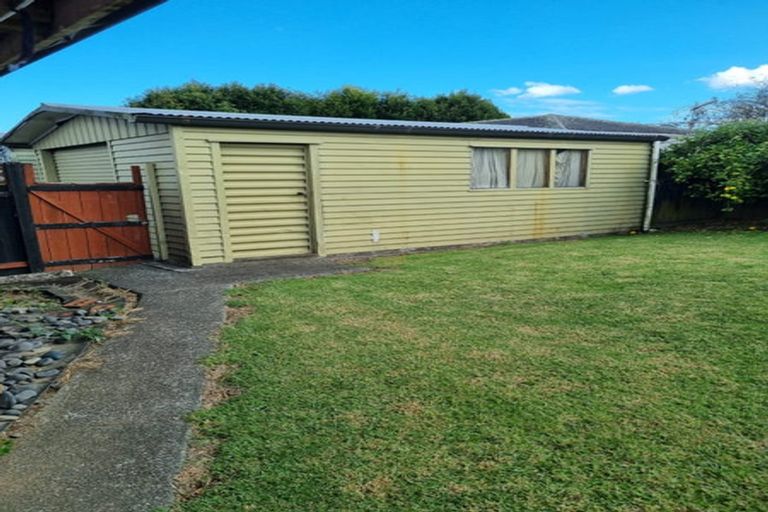 Photo of property in 16 Old Wairoa Road, Papakura, 2110