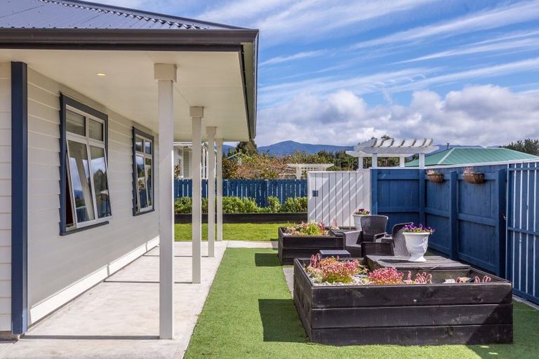 Photo of property in 14a Cotter Street, Greytown, 5712