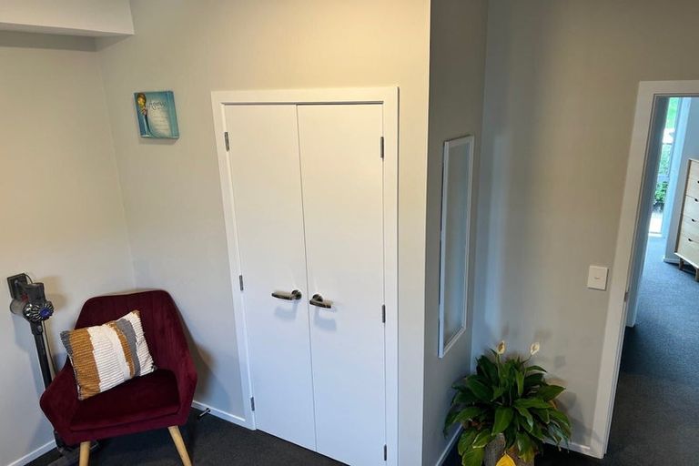 Photo of property in 10 Atkinson Street, Newlands, Wellington, 6037