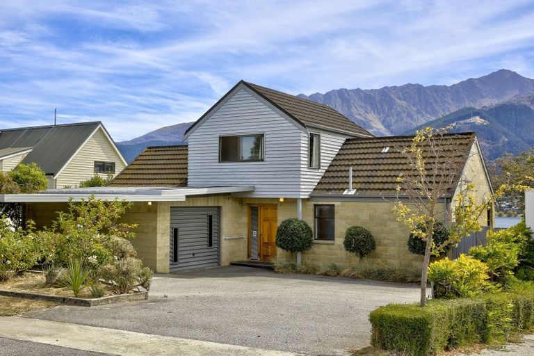 Photo of property in 16 Oregon Drive, Kelvin Heights, Queenstown, 9300