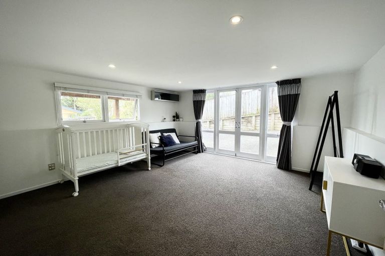 Photo of property in 1/894 East Coast Road, Northcross, Auckland, 0630