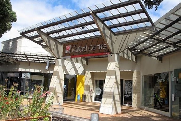 Photo of property in 1/68 Braemar Road, Castor Bay, Auckland, 0620