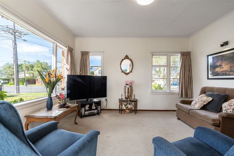 Photo of property in 52 Old Lake Road, Narrow Neck, Auckland, 0624