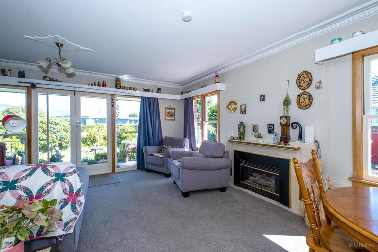 Photo of property in 15 Point Bush Road, Waimate, 7924