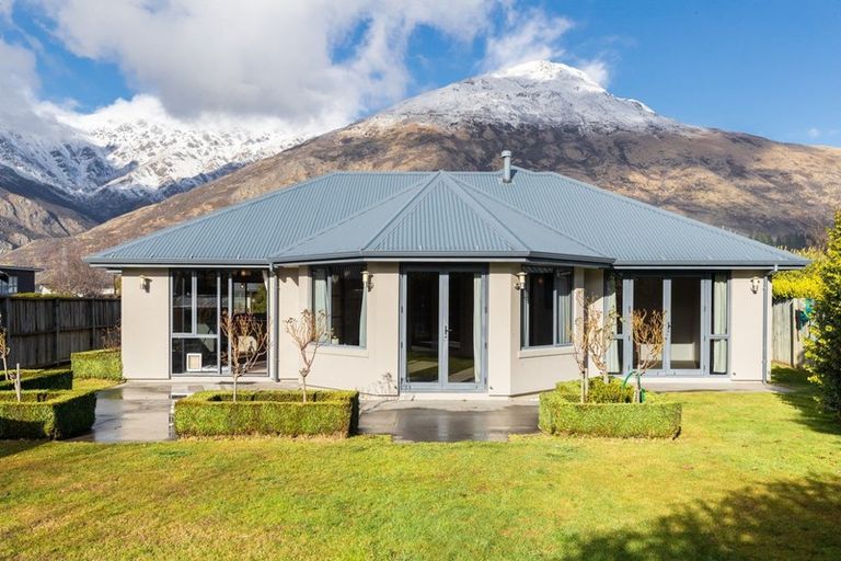 Photo of property in 13 Acheron Place, Lake Hayes, Queenstown, 9304
